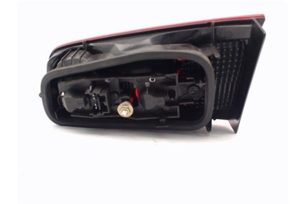 Recambio de piloto porton trasero izquierdo para renault laguna ii (bg0) 1.9 dci (bg1a, bg1w) referencia OEM IAM 8200262110  