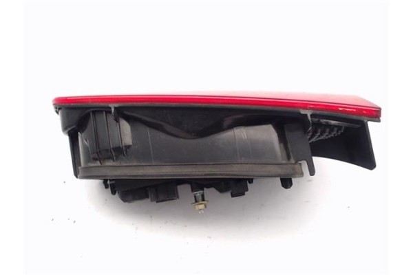 Recambio de piloto porton trasero izquierdo para renault laguna ii (bg0) 1.9 dci (bg1a, bg1w) referencia OEM IAM 8200262110  