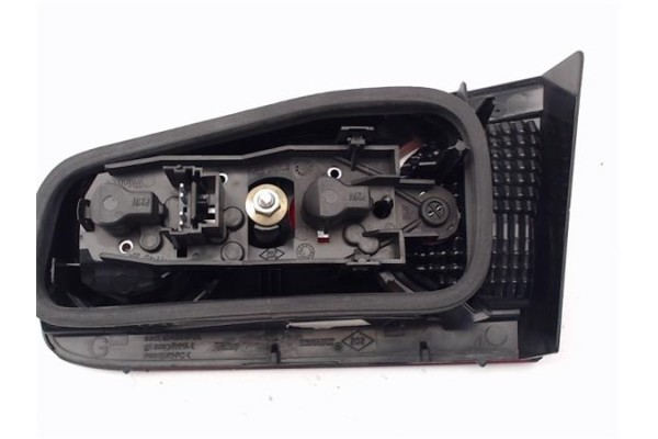 Recambio de piloto porton trasero izquierdo para renault laguna ii (bg0) 1.9 dci (bg1a, bg1w) referencia OEM IAM 8200262110  