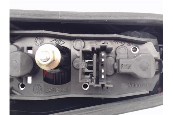 Recambio de piloto porton trasero izquierdo para renault laguna ii (bg0) 1.9 dci (bg1a, bg1w) referencia OEM IAM 8200262110  
