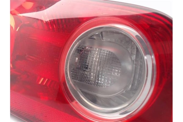 Recambio de piloto porton trasero izquierdo para renault laguna ii (bg0) 1.9 dci (bg1a, bg1w) referencia OEM IAM 8200262110  