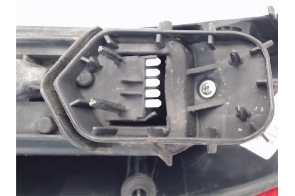 Recambio de piloto trasero derecho para opel corsa c 1.2 referencia OEM IAM 1222057  