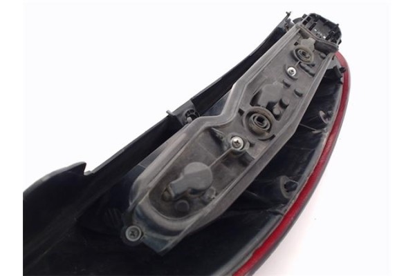Recambio de piloto trasero derecho para opel corsa c 1.2 referencia OEM IAM 1222057  