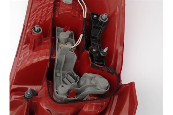 Recambio de piloto trasero derecho para toyota auris (e15) 2.0 d-4d referencia OEM IAM 8155102400  