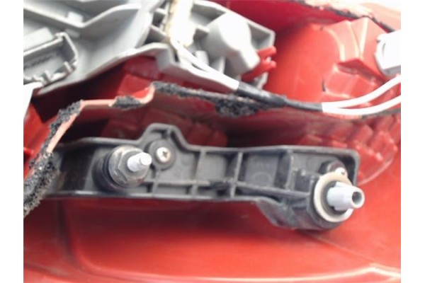 Recambio de piloto trasero derecho para toyota auris (e15) 2.0 d-4d referencia OEM IAM 8155102400  