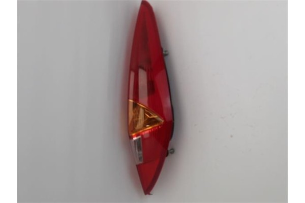 Recambio de piloto trasero derecho para fiat ii punto (188) berlina 1.2 60 (188.030, .050, .130, .150, .230, .250) referencia OE