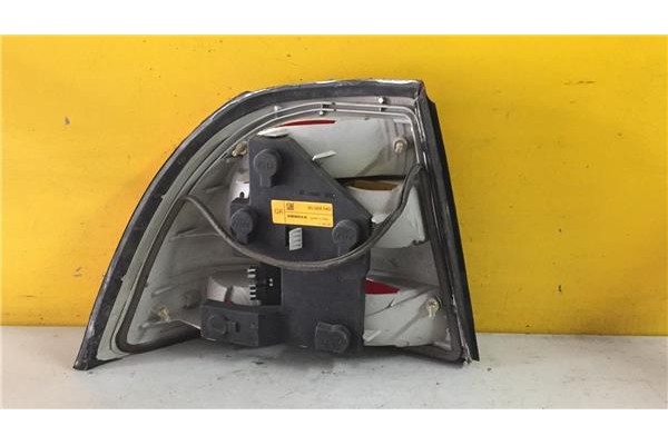 Recambio de piloto trasero derecho para opel vectra b berlina 1.6 básico (1999) referencia OEM IAM 90568049  