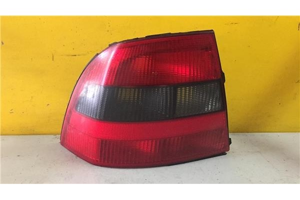 Recambio de piloto trasero izquierdo para opel vectra b berlina 1.6 cd referencia OEM IAM 37370748  