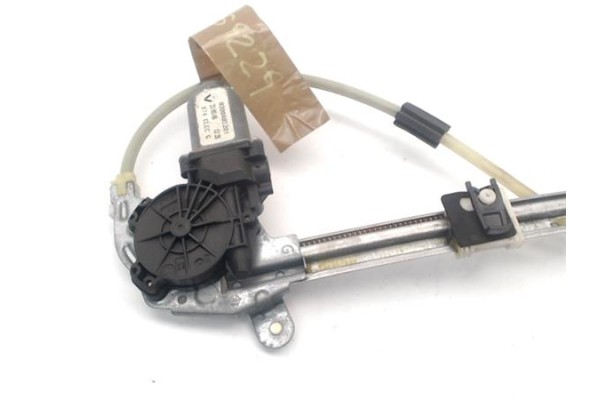 Recambio de elevalunas electrico trasero izquierdo para renault laguna ii (bg0) 1.9 dci (bg1a, bg1w) referencia OEM IAM 82004852