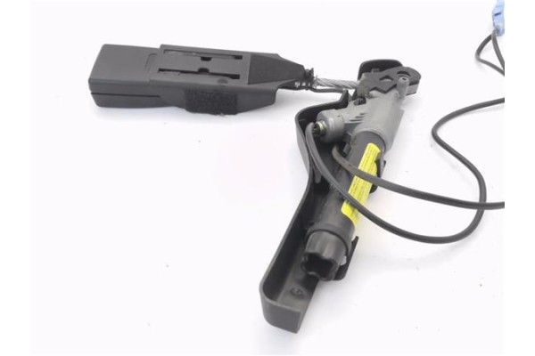 Recambio de anclaje cinturon delantero izquierdo para citroen c2 1.4 hdi referencia OEM IAM 96437498 TRW33022955 
