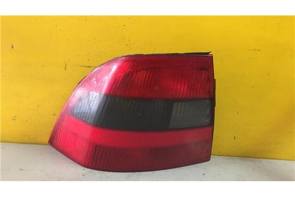 Recambio de piloto trasero izquierdo para opel vectra b berlina 2.0 básico (1999) referencia OEM IAM 37370748  