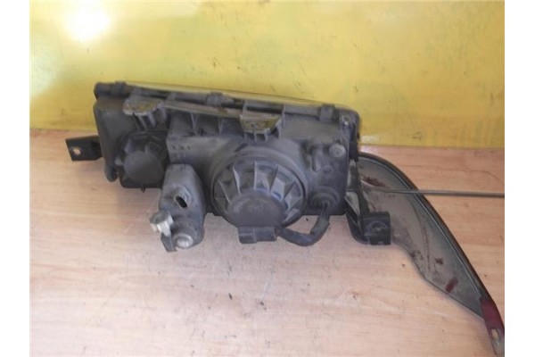 Recambio de faro delantero dcho para ssangyong musso 2.9 d referencia OEM IAM 8310105600X  