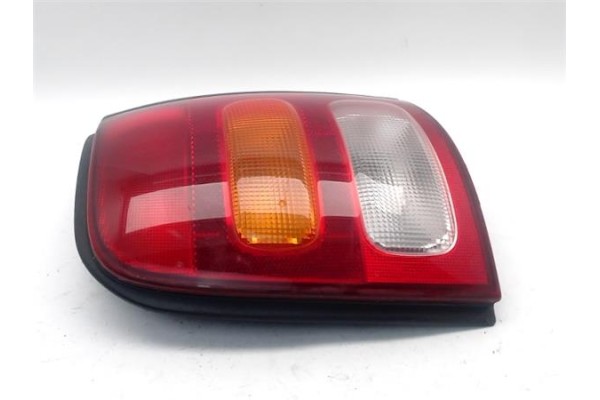 Recambio de piloto trasero derecho para nissan micra (k11) 1.3 i 16v referencia OEM IAM 265546F600  