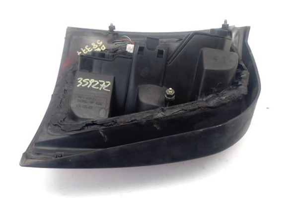 Recambio de piloto trasero derecho para nissan micra (k11) 1.3 i 16v referencia OEM IAM 265546F600  