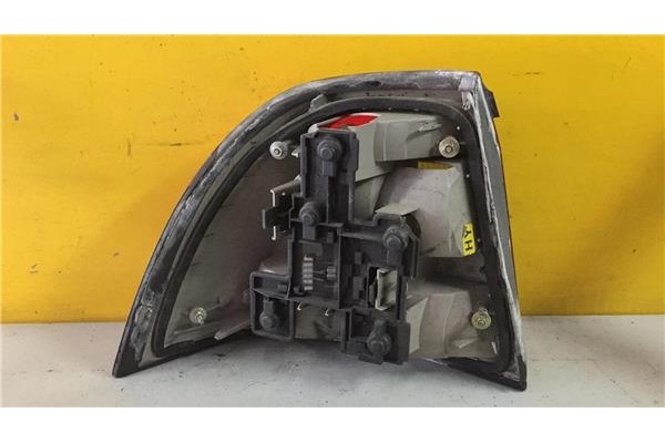 Recambio de piloto trasero derecho para opel vectra b berlina 1.6 sport (1999) referencia OEM IAM   