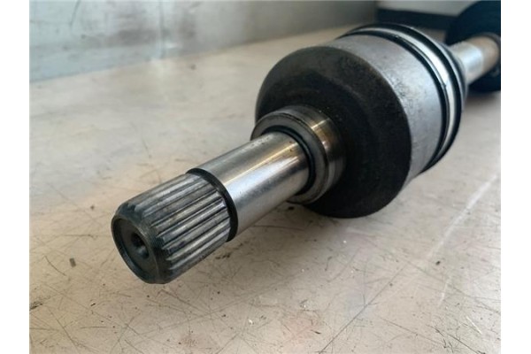 Recambio de palier delantero izquierdo para peugeot 206 1.6 hdi 110 referencia OEM IAM 3272AJ  