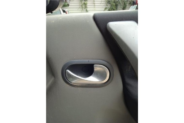 Recambio de manilla int. puerta delantero derecha para renault grand scénic ii (jm0/1_) 1.9 dci (jm14) referencia OEM IAM 820084