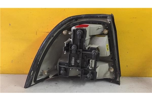 Recambio de piloto trasero derecho para opel vectra b berlina 1.6 comfort referencia OEM IAM GM5075  
