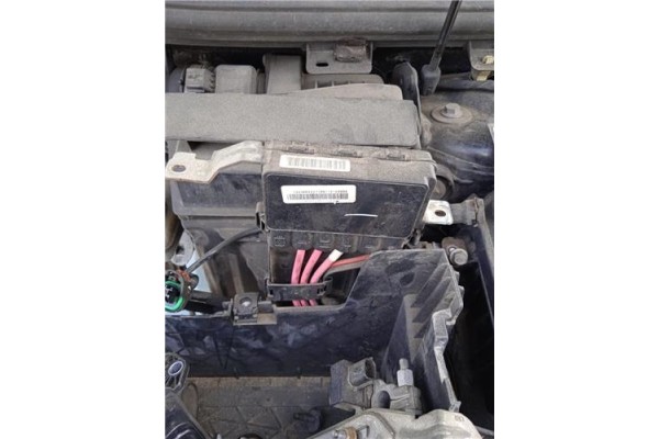 Recambio de caja fusibles/rele para renault megane iii sport tourer 1.5 dynamique referencia OEM IAM 243800011R  