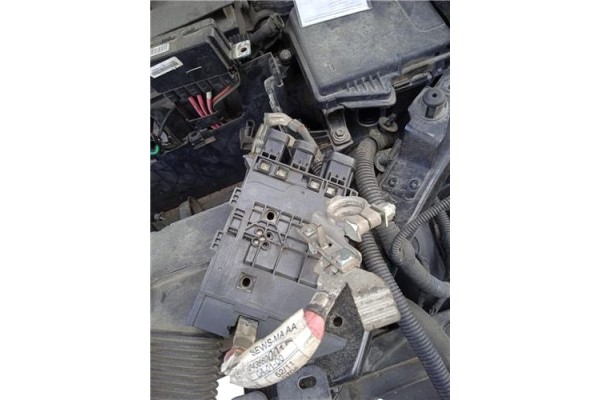 Recambio de caja fusibles/rele para renault megane iii sport tourer 1.5 dynamique referencia OEM IAM 243800011R  
