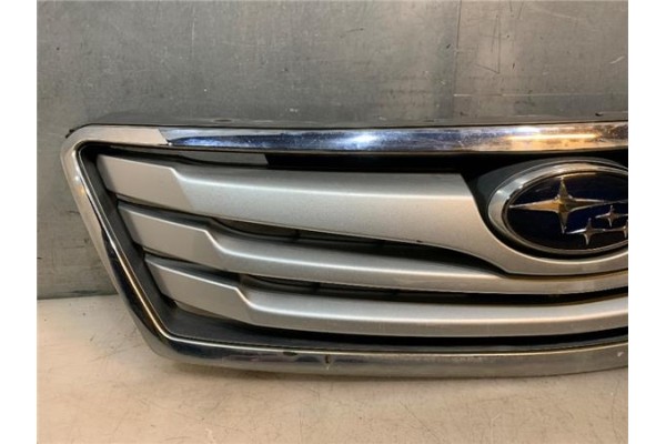 Recambio de rejilla paragolpes delantero para subaru legacy v 2.0 d referencia OEM IAM 57702AJ080  
