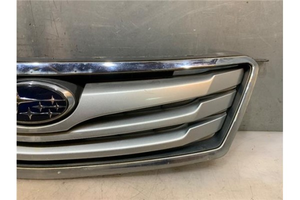 Recambio de rejilla paragolpes delantero para subaru legacy v 2.0 d referencia OEM IAM 57702AJ080  