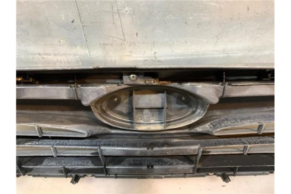 Recambio de rejilla paragolpes delantero para subaru legacy v 2.0 d referencia OEM IAM 57702AJ080  