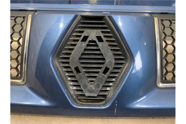 Recambio de rejilla paragolpes delantero para renault trafic ii furgón (fl) 2.5 dti referencia OEM IAM 8200204450  
