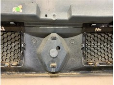 Recambio de rejilla paragolpes delantero para renault trafic ii furgón (fl) 2.5 dti referencia OEM IAM 8200204450  