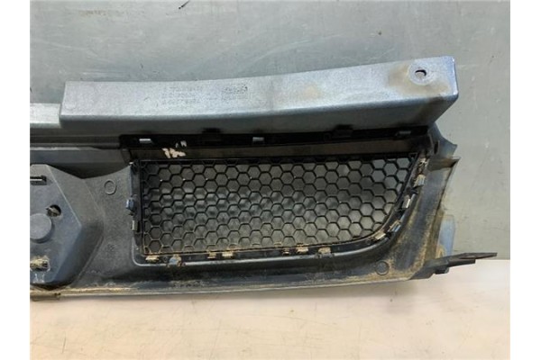 Recambio de rejilla paragolpes delantero para renault trafic ii furgón (fl) 2.5 dti referencia OEM IAM 8200204450  