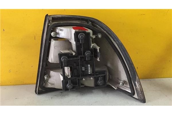 Recambio de piloto trasero izquierdo para opel vectra b berlina 1.6 sport (1999) referencia OEM IAM   