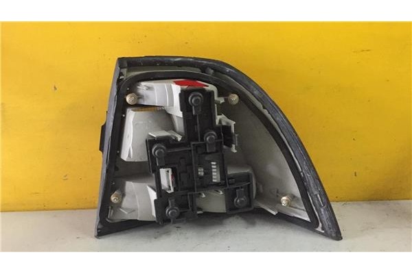 Recambio de piloto trasero izquierdo para opel vectra b berlina 1.6 comfort referencia OEM IAM GM5074  