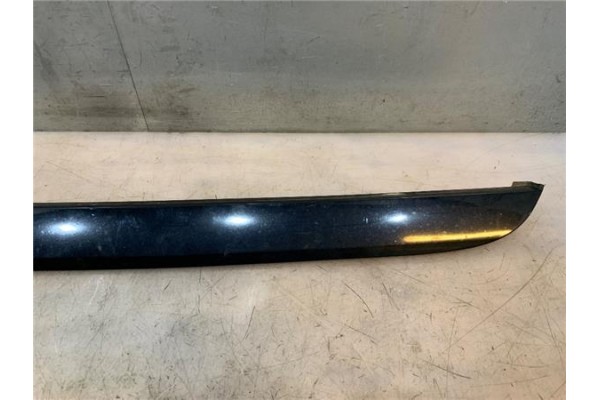Recambio de moldura puerta trasero derecha para peugeot 2008 1.2 access referencia OEM IAM 96784068XT  