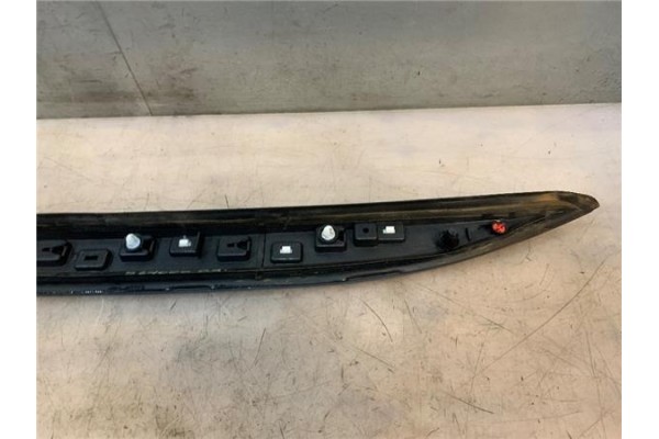 Recambio de moldura puerta trasero derecha para peugeot 2008 1.2 access referencia OEM IAM 96784068XT  