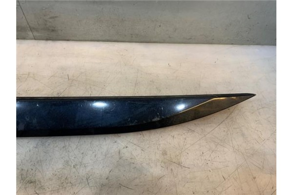 Recambio de moldura puerta delantero izquierda para peugeot 2008 1.2 access referencia OEM IAM 96784070XT  