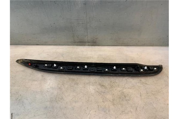 Recambio de moldura puerta delantero izquierda para peugeot 2008 1.2 access referencia OEM IAM 96784070XT  