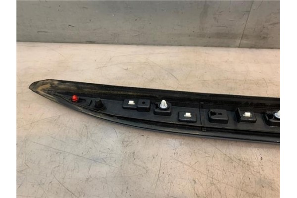 Recambio de moldura puerta delantero izquierda para peugeot 2008 1.2 access referencia OEM IAM 96784070XT  