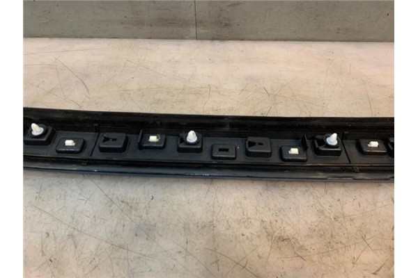 Recambio de moldura puerta delantero izquierda para peugeot 2008 1.2 access referencia OEM IAM 96784070XT  