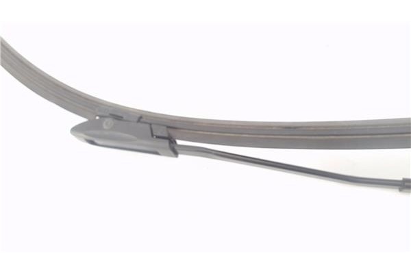Recambio de brazo limpiaparabrisas delantero izquierdo para citroen c4 cactus 1.5 business class referencia OEM IAM 9801705780  