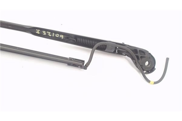 Recambio de brazo limpiaparabrisas delantero izquierdo para citroen c4 cactus 1.5 business class referencia OEM IAM 9801705780  