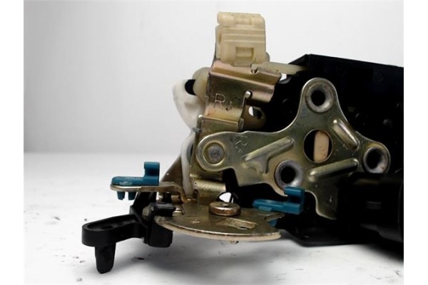 Recambio de cerradura puerta trasero derecha para daewoo kalos 1.4 sport referencia OEM IAM 96260996  