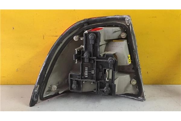 Recambio de piloto trasero derecho para opel vectra b berlina 1.6 comfort referencia OEM IAM   
