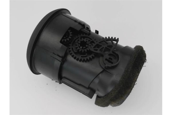 Recambio de rejilla entrada de aire para audi a3 sportback (8pa) 2.0 tdi ambiente referencia OEM IAM 8P0820901A 8P0820901 