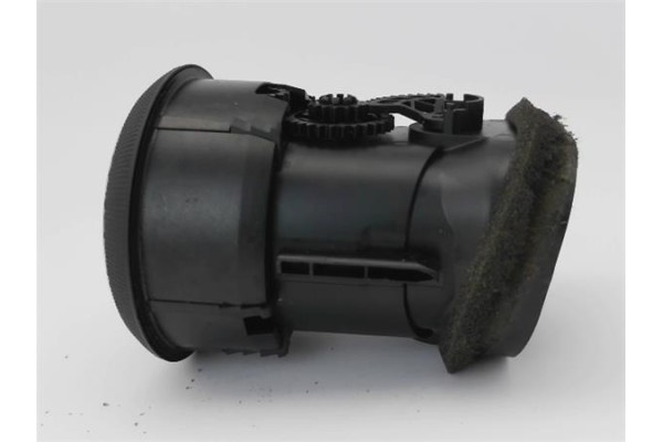 Recambio de rejilla entrada de aire para audi a3 sportback (8pa) 2.0 tdi ambiente referencia OEM IAM 8P0820901A 8P0820901 