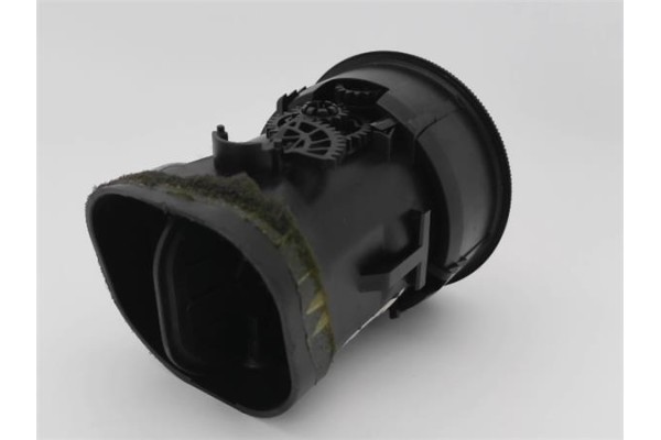 Recambio de rejilla entrada de aire para audi a3 sportback (8pa) 2.0 tdi ambiente referencia OEM IAM 8P0820901A 8P0820901 