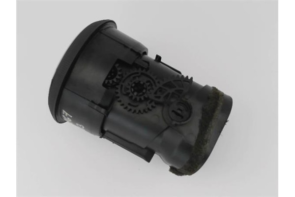 Recambio de rejilla entrada de aire para audi a3 sportback (8pa) 2.0 tdi ambiente referencia OEM IAM 8P0820901A 8P0820901 