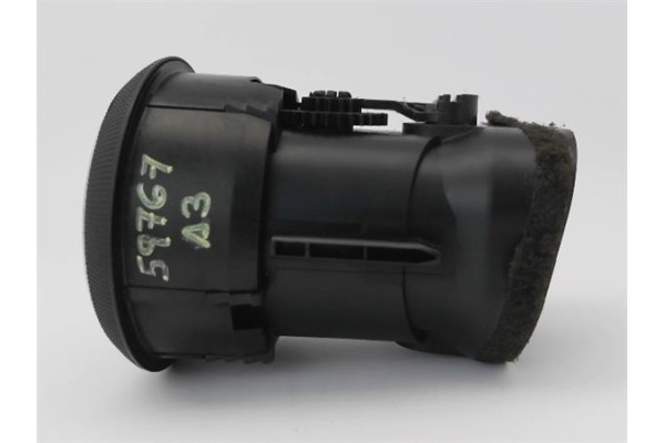 Recambio de rejilla entrada de aire para audi a3 sportback (8pa) 2.0 tdi ambiente referencia OEM IAM 8P0820901A 8P0820901 