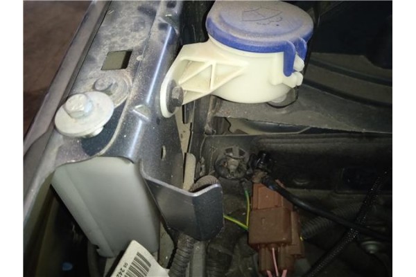 Recambio de deposito limpiaparabrisas para peugeot 3008 1.5 gt line referencia OEM IAM 9826400680 Recambio de deposito limpiaparabrisas para peugeot 3008 1.5 gt line referencia OEM IAM 9826400680