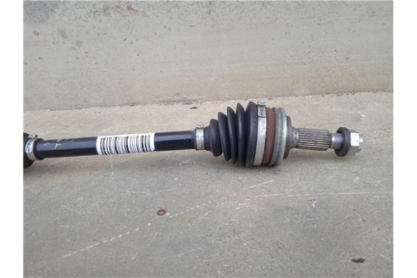 Recambio de palier delantero izquierdo para peugeot 3008 1.5 gt line referencia OEM IAM 9831666480  