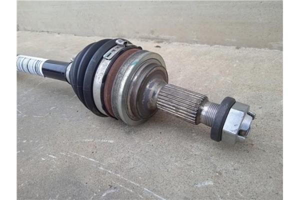 Recambio de palier delantero izquierdo para peugeot 3008 1.5 gt line referencia OEM IAM 9831666480  